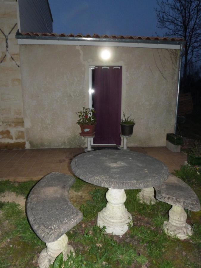 La Maison Des Coquelicots Saint-Genes-de-Fronsac Εξωτερικό φωτογραφία